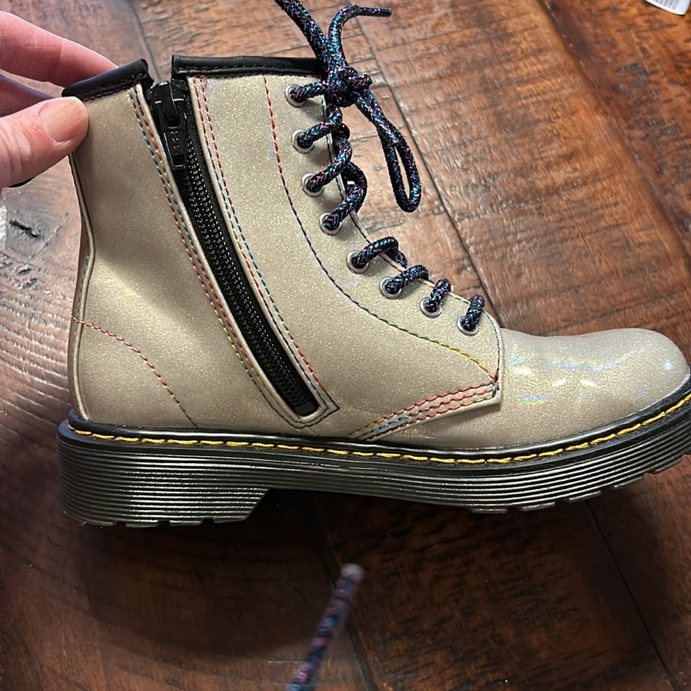 Girls Doc Martens size 2 worn once - Picture 2 of 9